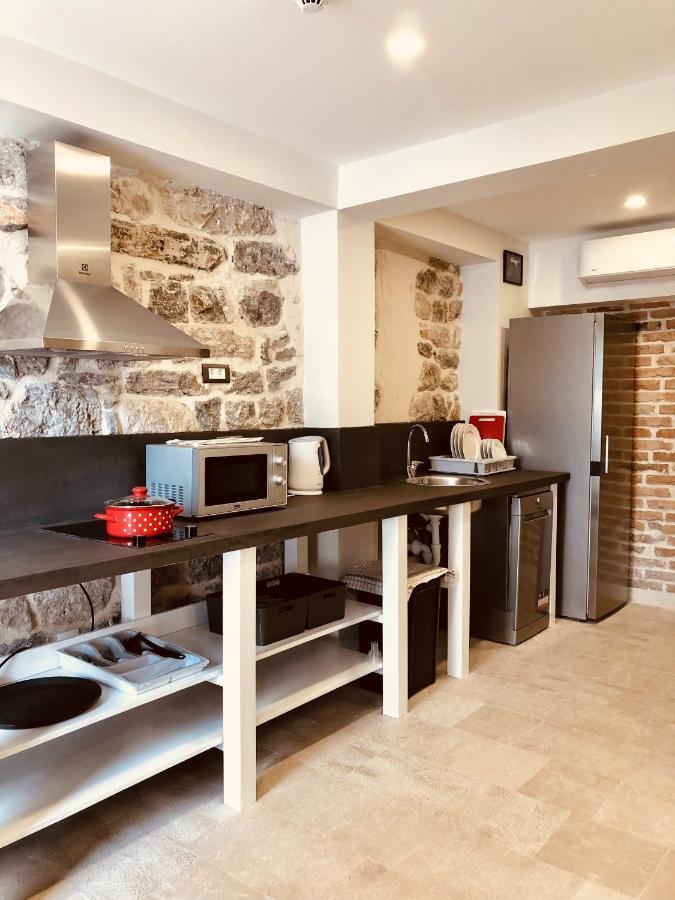 Guesthouse Giraffe Donja Lastva Dış mekan fotoğraf